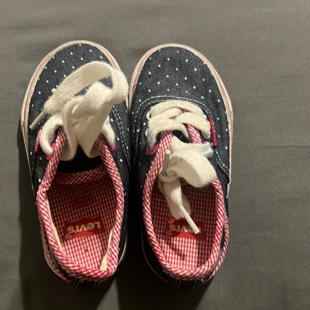 Toddler size 6 Levi shoes